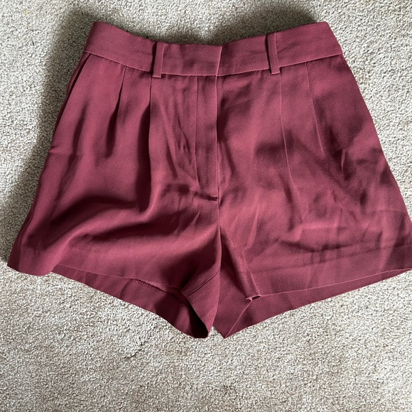 Aritzia babaton pleated shorts!! - Picture 1 of 5